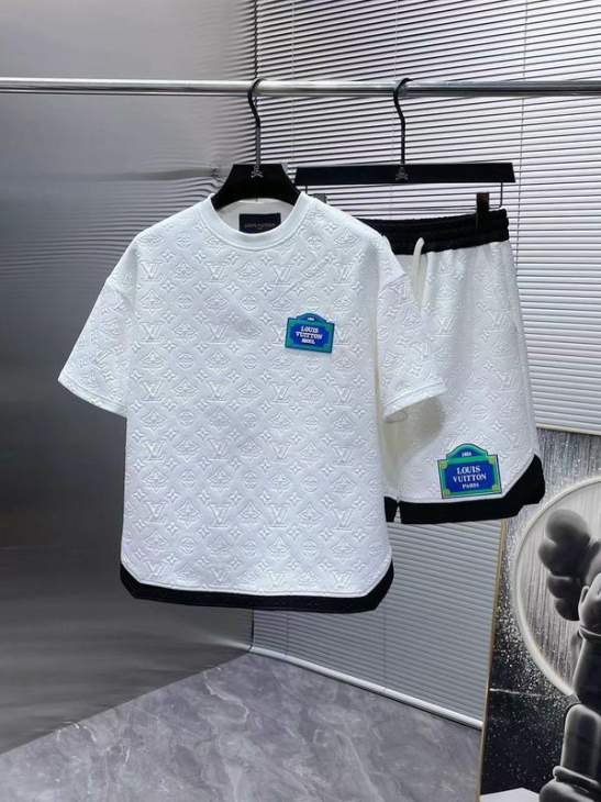 Picture of LV Shirt Pant Suits _SKULVM-4XLjltr0123484